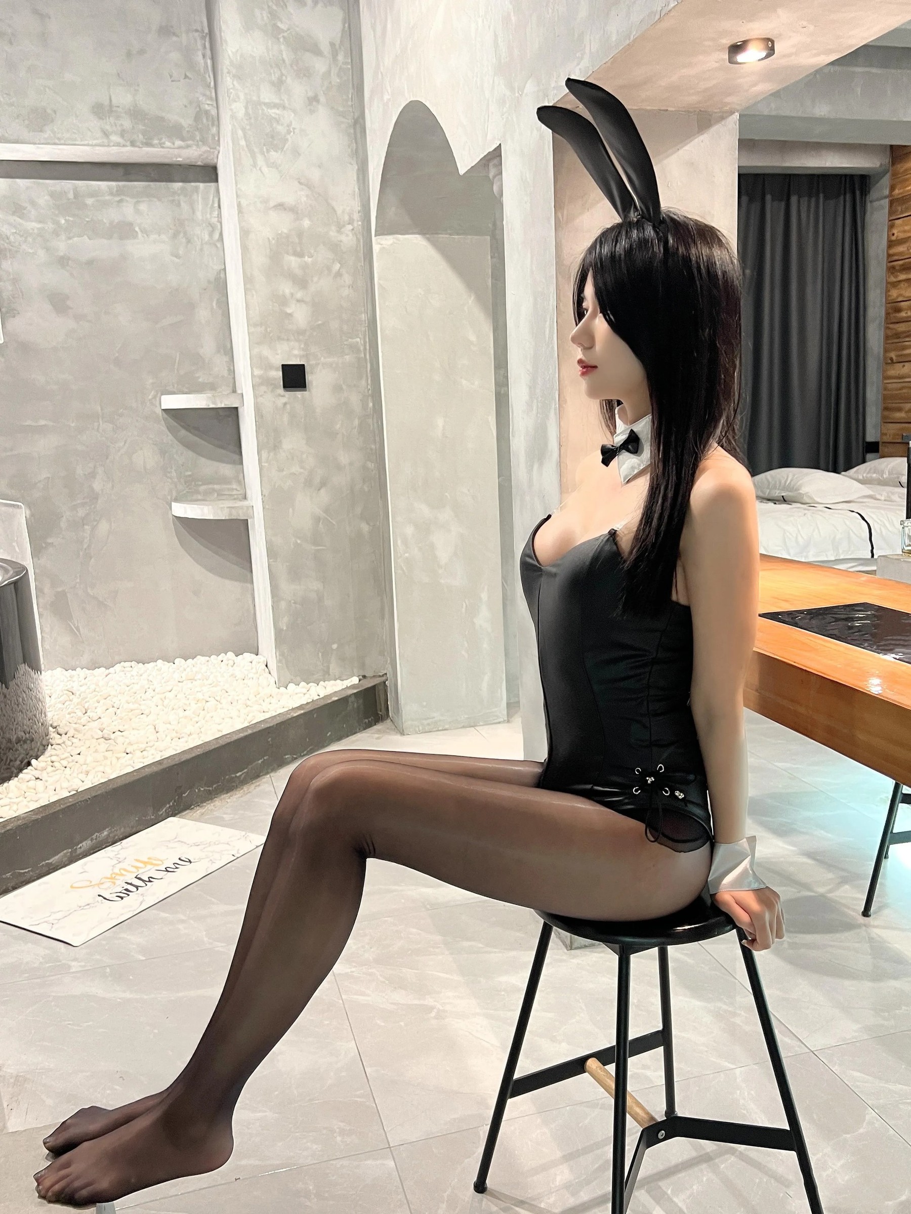 魚神 – NO.047 黑丝兔女郎 [13P]插图1